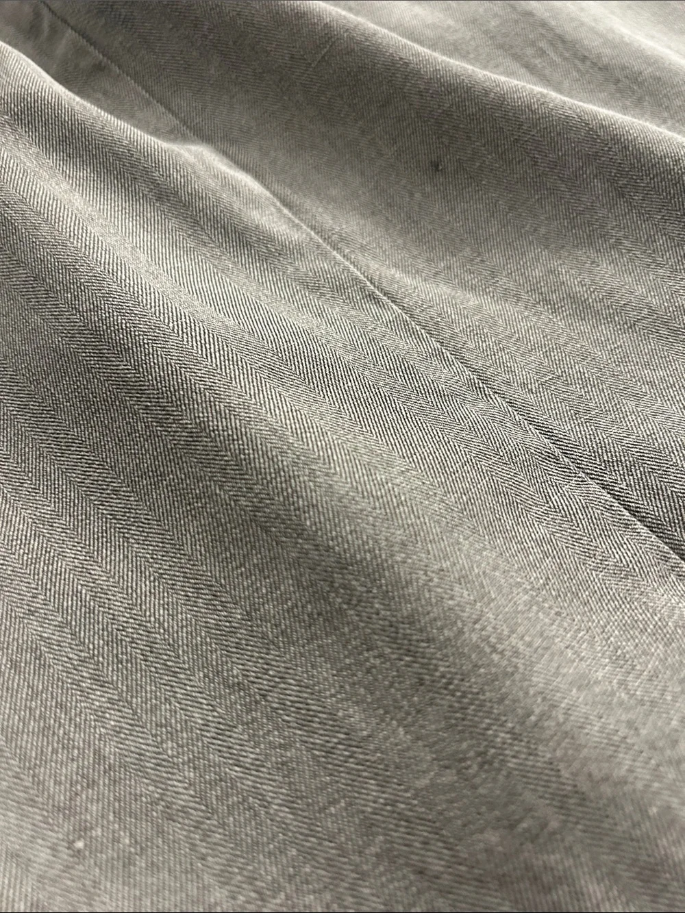 Natty Men's Classic Gray/Beige  Chino Shorts in Silk/Cotton Blend Size 35
